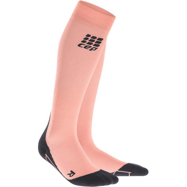 cep Compression Hardloopsokken Dames roze/zwart Maat II / 25-31 cm